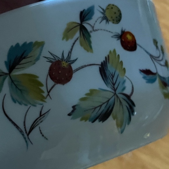 Royal Worcester "Strawberry Fair" Fine Porcelain Oven to Table Casserole Dish - Picture 9 of 9